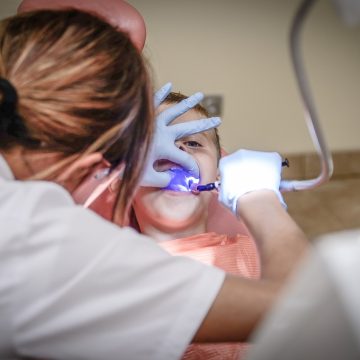 Amalgamat stomatologiczny: Trwałe i kontrowersyjne wypełnienie zębów