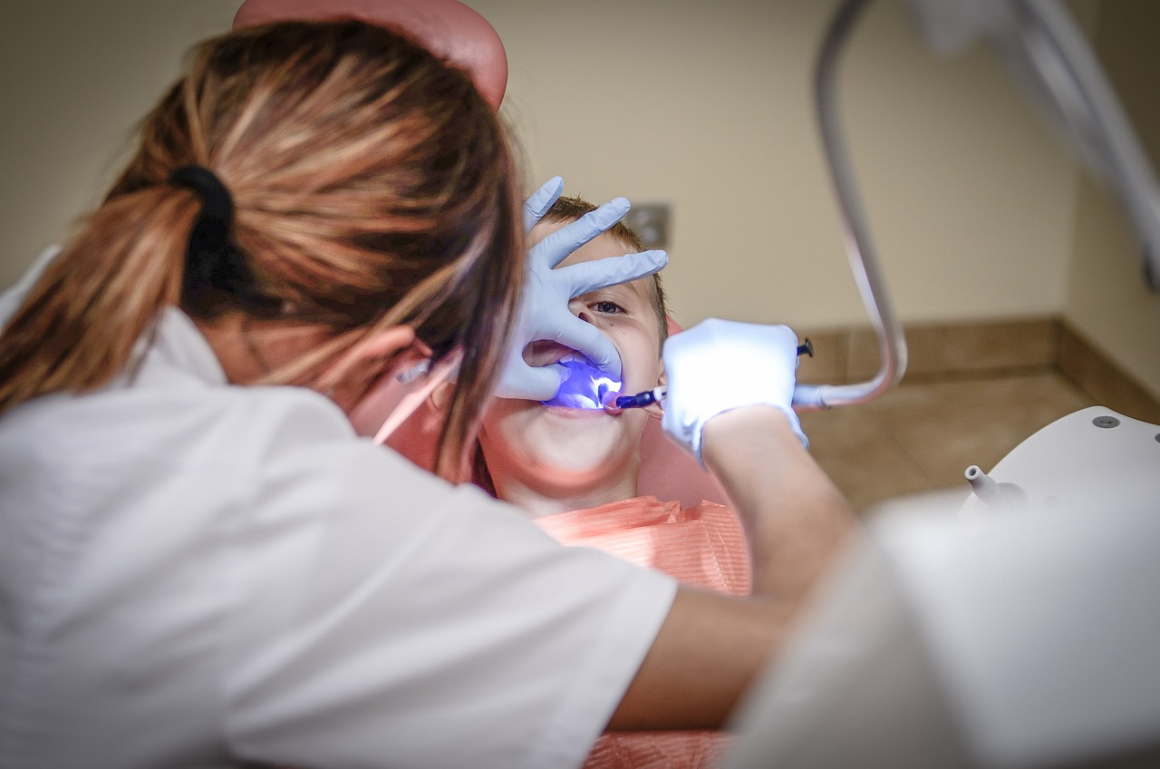 Amalgamat stomatologiczny: Trwałe i kontrowersyjne wypełnienie zębów