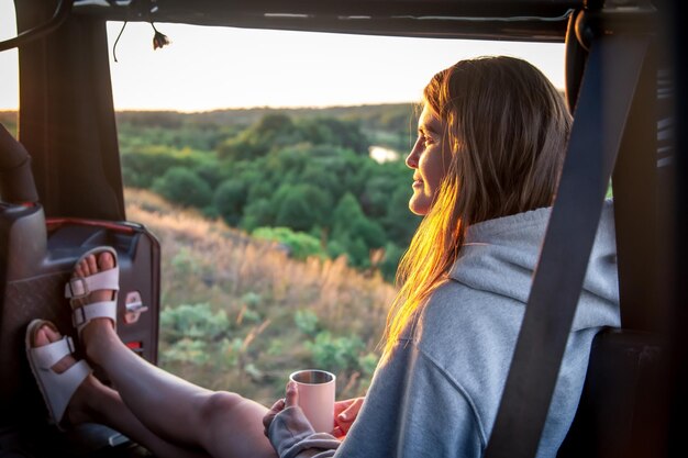 Podróże w rytmie slow: jak zwolnienie tempa zmienia nasze podejście do transportu?